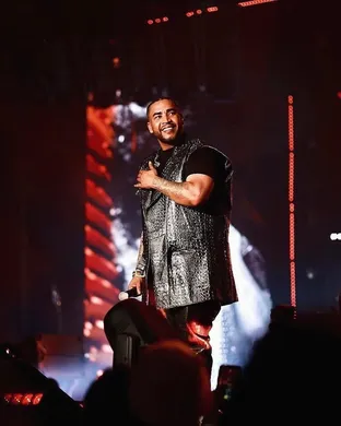 Don Omar Reading