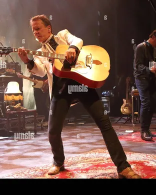 Kiefer Sutherland Glenside