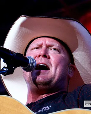 Tracy Lawrence Reading